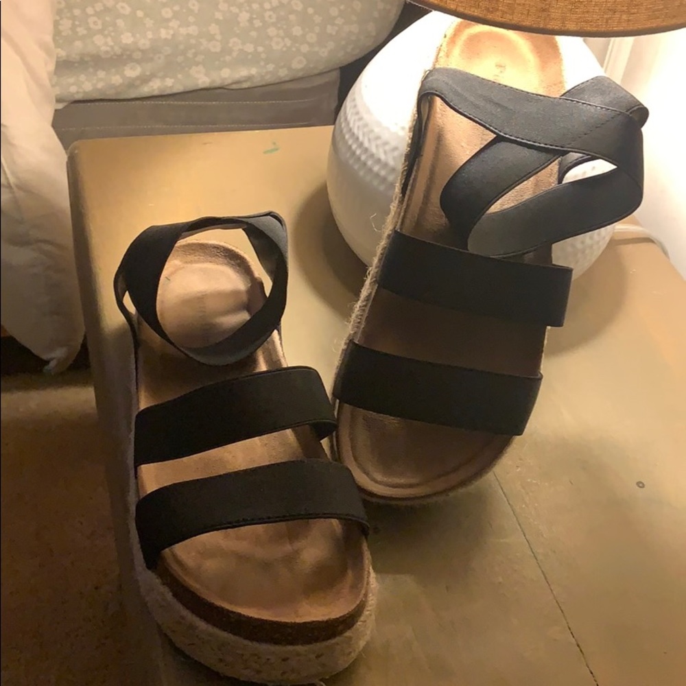 Cute strappy sandals!